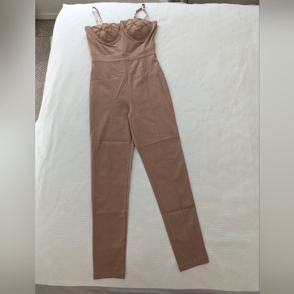 Haute Monde Bodycon Built-In Bra Jumpsuit Peach-pink Color. - Picture 3 of 11